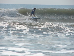 A nice backside wave, the 1st pic of a 2-shot sequence of Sunny Dave.  May 14, 2011, Saturday morning.