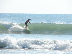 Ron the Bouncer (but actual better Medical Device Mousetrap Designer) chasing a sweet but hard to outrun waist high glassy face. Image 1 of 3 in sequence. Photo by oldwaverider