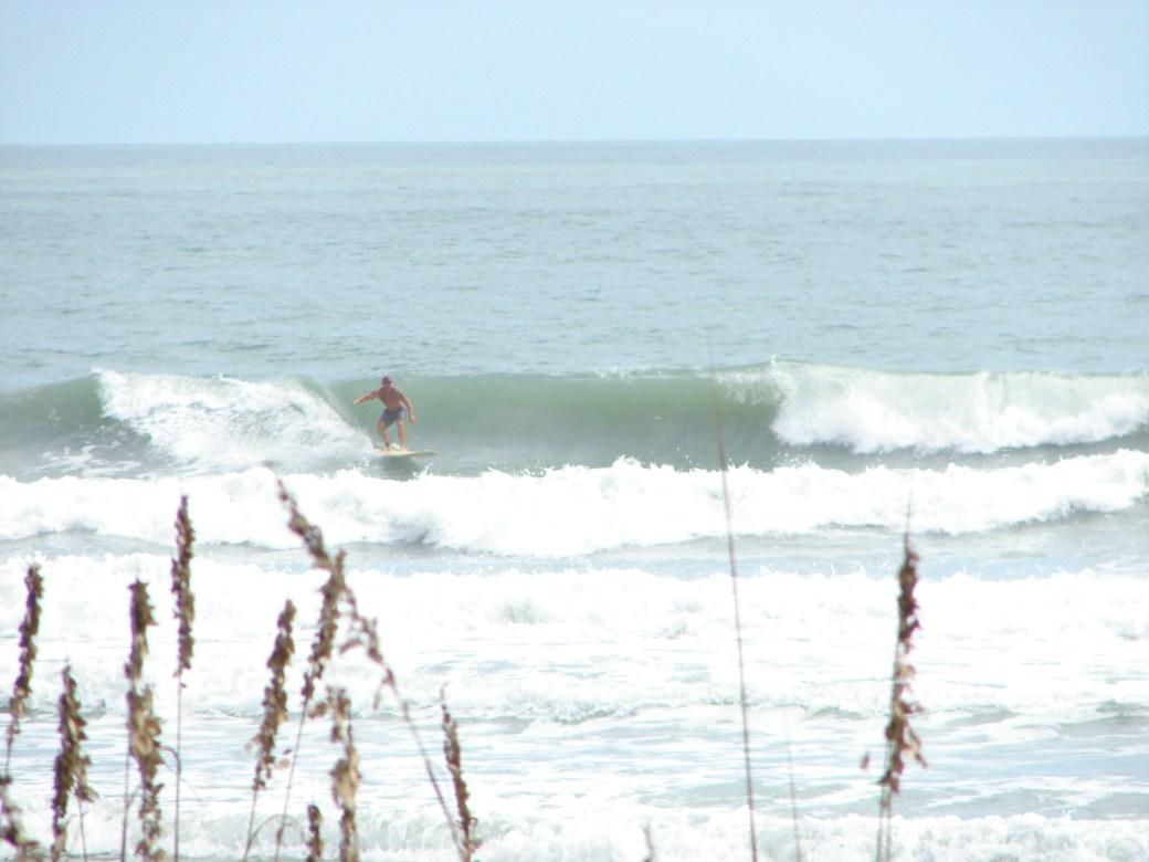 Chuck on a nice Shoulder high drop, it closed out in the 2nd photo :(,  but great late drop. Photo by Oldwaverider