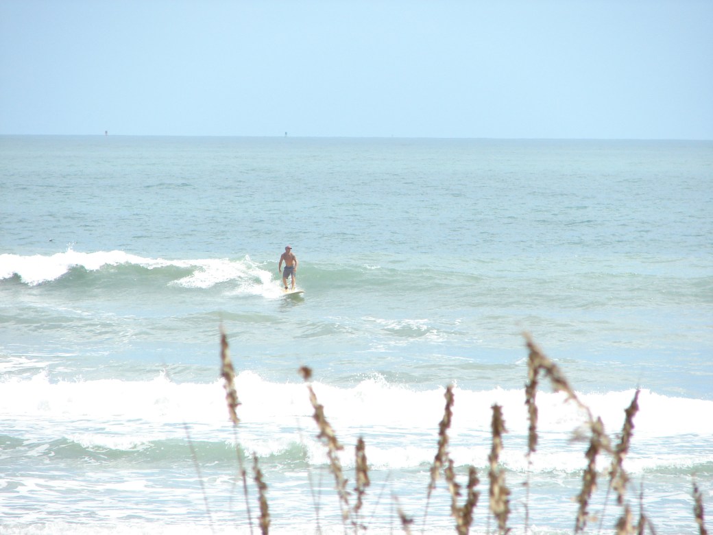 Chuck rolling left, on a nice shoulder. Image 2 of 7 in sequence. Photos by Art Hansen